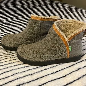 Sanuk Slipper Boots